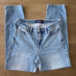 Hollister Ultra High Rise Mom Jeans Light Blue Wash Women’s Size 11R Stretch